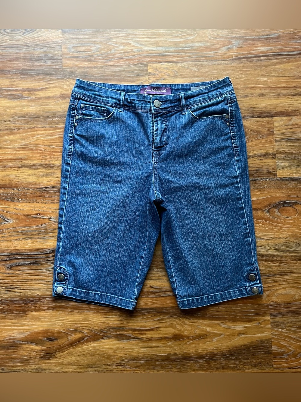 Gloria Vanderbilt “Leona” Bermuda Denim Shorts in Dark Wash - Size 6P